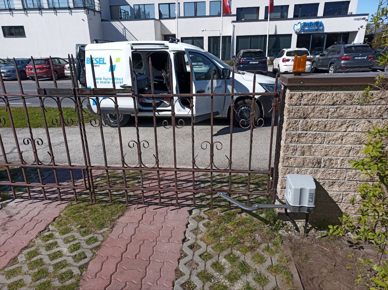 Tiibvärava automaatika